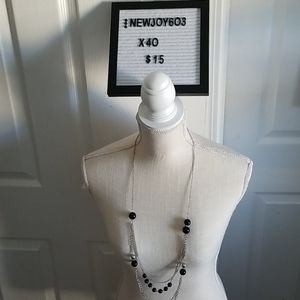 🎉 3 for $15 Black and silver beaded necklace